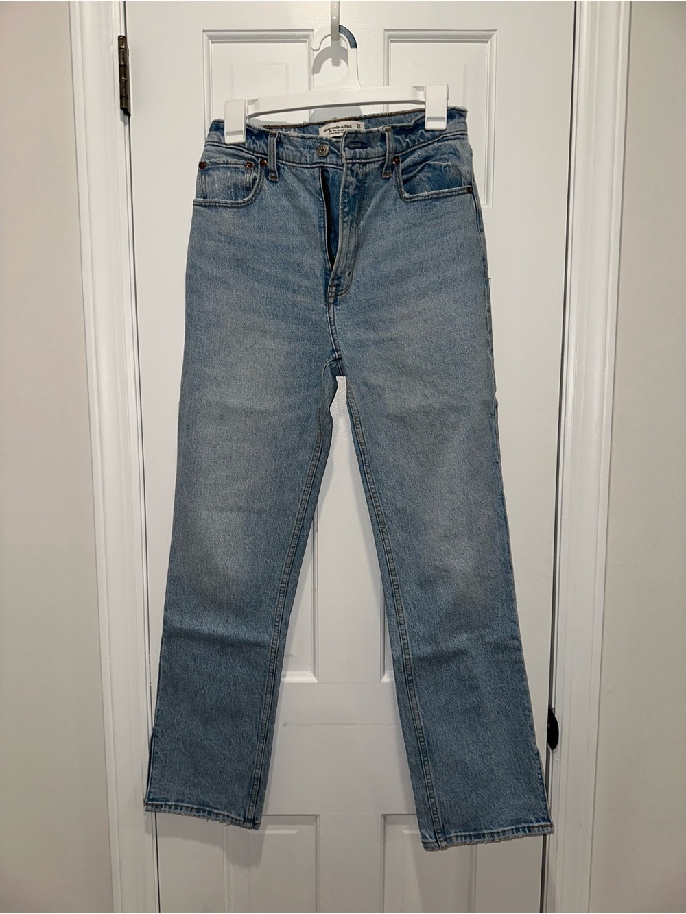 Abercrombie & Fitch 90s Straight-Leg Ultra High Rise Jeans